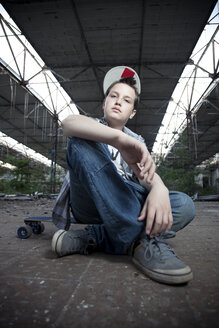 Germany, Berlin, young skateboarder - MVC000027