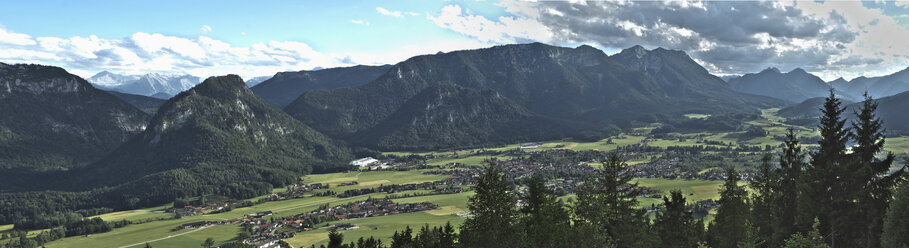 Deutschland, Bayern, Chiemgau, Blick auf Inzell - FF001362