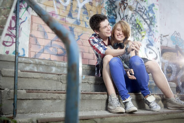 Germany, Berlin, Teenage boy and girl hugging, smiling - MVC000001