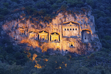 Türkei, Blick auf die lykischen Felsengräber von Kaunos - SIE004297