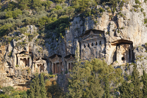 Türkei, Blick auf die lykischen Felsengräber von Kaunos - SIEF004299