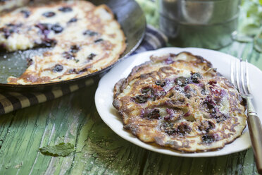 Pancakes with blueberries on table, close up - STB000005