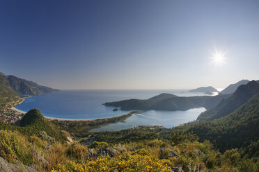 Türkei, Blick auf den Strand von Oludeniz - SIEF004315