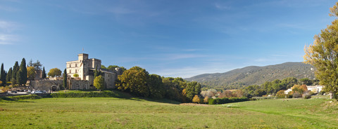 Frankreich, Ansicht von Chateau de Lourmarin, lizenzfreies Stockfoto