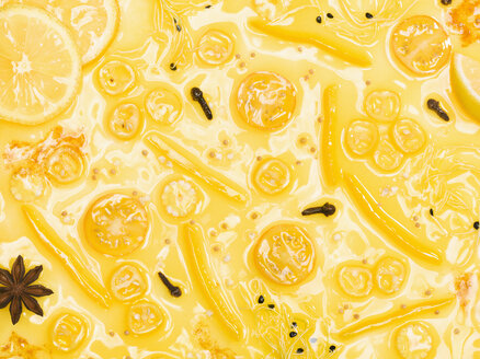 Surface of yellow sauce, close-up - CHF000065