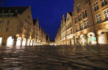 Germany, North Rhine Westphalia, Muenster, View of city at dusk - JTF000486