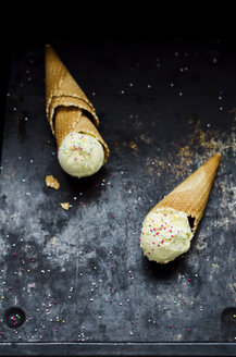 Vanila ice cream in wafer cones with sprinkles, close up - CZF000066