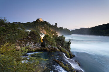 Schweiz, Schaffhausen, Blick auf den Rheinfall in Schaffhausen - MSF002977