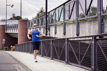 Young man jogging on pavement - VTF000025