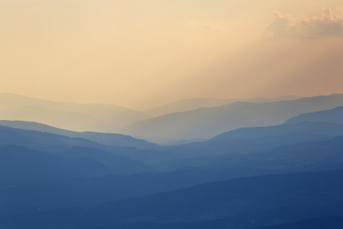 Österreich, Kärnten, Saualpe, Klippitztoerlpass bei Abendstimmung - SIEF004366