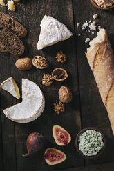 Cheese platter with fruits and nuts - EC000315