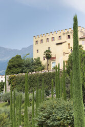 Italien, Südtirol, Meran Ansicht von Schloss Trauttmansdorff - HL000214