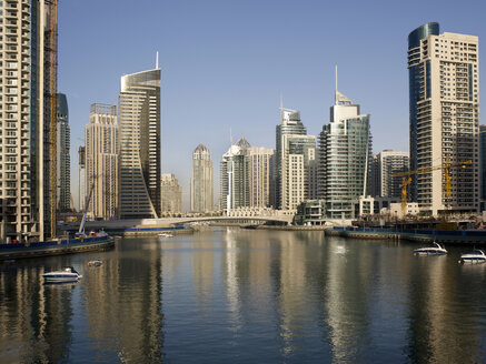 United Arab Emirates, Dubai, Dubai Marina, yacht harbour with skyscrapers - BSCF000372