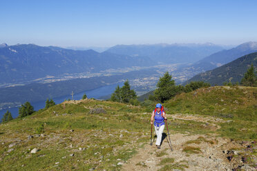 Österreich, Kärnten, Nockberge, Millstätter Alpe, Lammersdorfer Berg, Wanderin - SIEF004372