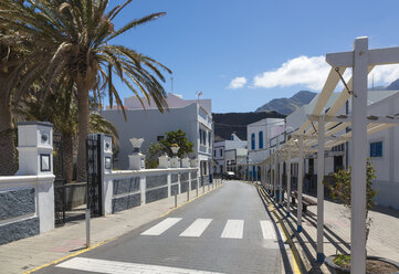 Spain, Canary Islands, Gran Canaria, View of street in Puerto de las Nieves - MAB000161