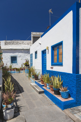 Spanien, Kanarische Inseln, Gran Canaria, Blick auf Häuser in Puerto de las Nieves, lizenzfreies Stockfoto