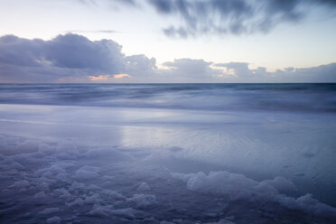 Deutschland, Schleswig-Holstein, Sylt, Blick auf Meer und Himmel - WIF000012