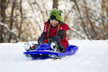 Germany, Munich, Little boy tobogganing - RDF001152