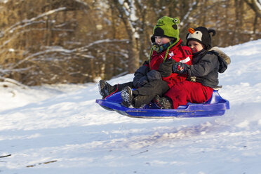 Germany, Munich, Two boys tobogganing - RDF001155