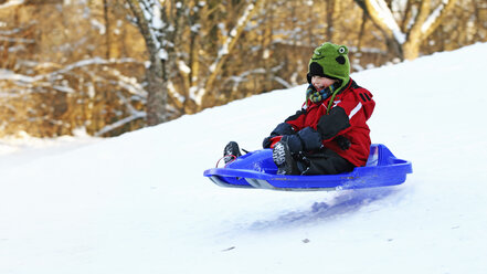 Germany, Munich, Little boy tobogganing - RDF001156