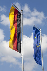 Deutsche Flagge und Flagge der EU - WIF000014