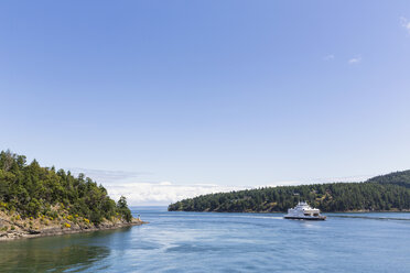 Canada, British Columbia, Vancouver Island, Ferry on the Inside Passage - FO005271