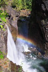 Kanada, Britisch-Kolumbien, Vancouver Island, Wasserfall im Elk Falls Provincial Park - FO005285