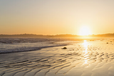 Kanada, Britisch-Kolumbien, Vancouver Island, Pacific Rim National Park Reserve of Canada, Long Beach bei Sonnenaufgang - FO005287