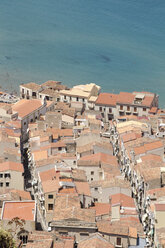 Italien, Sizilien, Cefalu, Blick von oben auf das Stadtzentrum - DRF000164