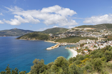 Türkei, Provinz Antalya, Kalkan, Blick auf die Bucht - SIE004393