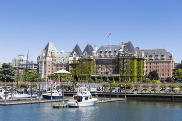 Canada, British Columbia, Victoria, Marina in front of the Empress Hotel - FOF005330