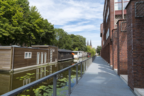 Niederlande, Delft, Hausboote an der Zuidergracht, lizenzfreies Stockfoto