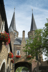 Niederlande, Delft, Stadttor in der Altstadt - ELF000427