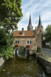 Niederlande, Delft, Blick auf Oostpoort - ELF000426
