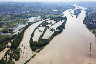Deutschland, Hessen, Eltville, Überflutung der Rheininsel Königskling Aue, Luftbild - CSF019980
