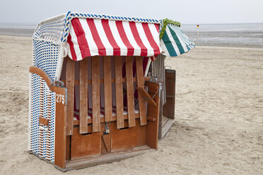 Germany, Lower Saxony, Eastern Friesland, Dangast, closed roofed wicker beach chairs - WI000029