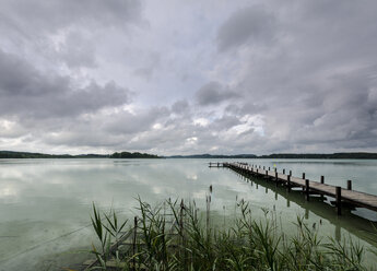 Germany, Bavaria, Lake Woerthsee - MBO000019