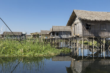 Burma, Lake Inle, fishing village - DR000214