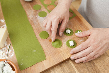 Man preparing green ravioli with ricotta - ECF000356