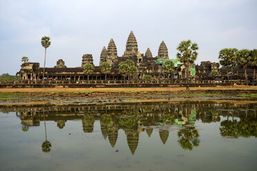 Kambodscha, Siem Reap, Angkor Wat, Blick auf die Tempelanlage - FLK000079