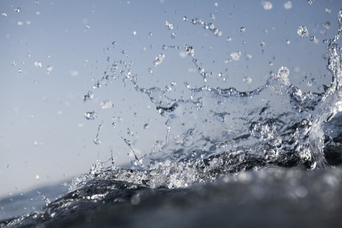 Kroatien, Mittelmeer, Meer, Wasserspritzer, lizenzfreies Stockfoto