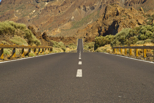 Spanien, Kanarische Inseln, Teneriffa, Teide-Nationalpark, Straße - WGF000029