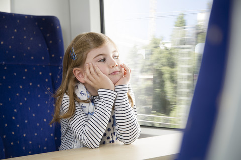 Mädchen in einem Zug, lizenzfreies Stockfoto