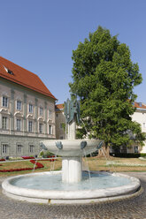 Österreich, Kärnten, Klagenfurt, Brunnen, gebaut von Kiki Kogelnik - SIE004450