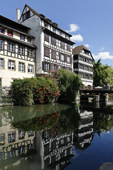Frankreich, Bas-Rhin, Straßburg, Fachwerkhäuser am Quai de la Petite France - LB000276