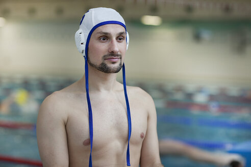 Wasserballspieler außerhalb des Schwimmbeckens - SEF000061