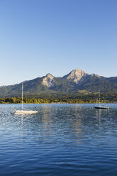 Österreich, Kärnten, Karawanken, Faaker See mit Mittagskogel - SIEF004482