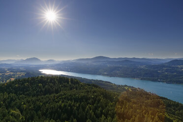 Austria, Carinthia, View form Pyramidenkogel to Woerthersee - SIE004483