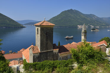 Montenegro, Blick über Perast und die Bucht von Kotor - ES000573