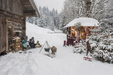 Austria, Altenmarkt, family at Christmas market - HHF004643